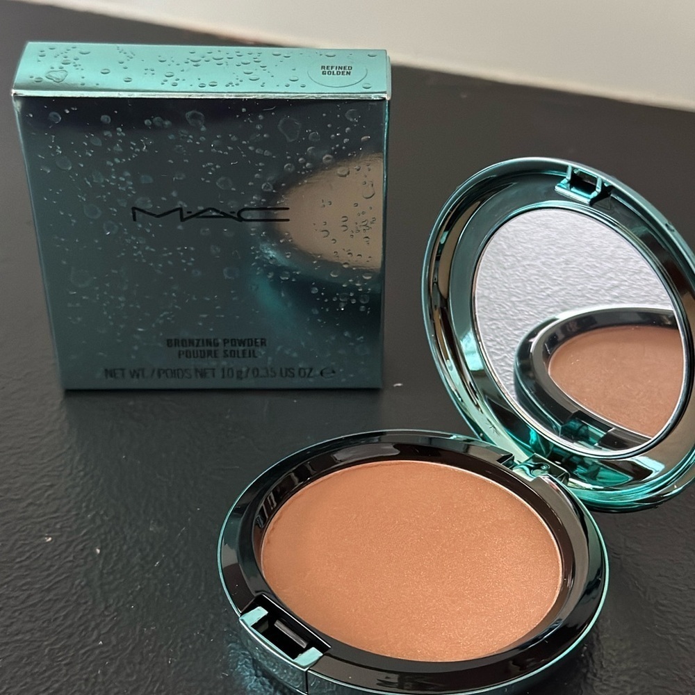 BNIB MAC Cosmetics Bronzing Powder in Refined Golden - Discontinued